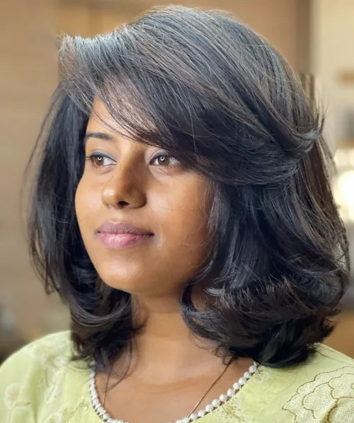 Face-Framing Layers With Side Part – Haircut for Chubby Face